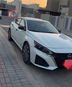 نيسان ألتيما